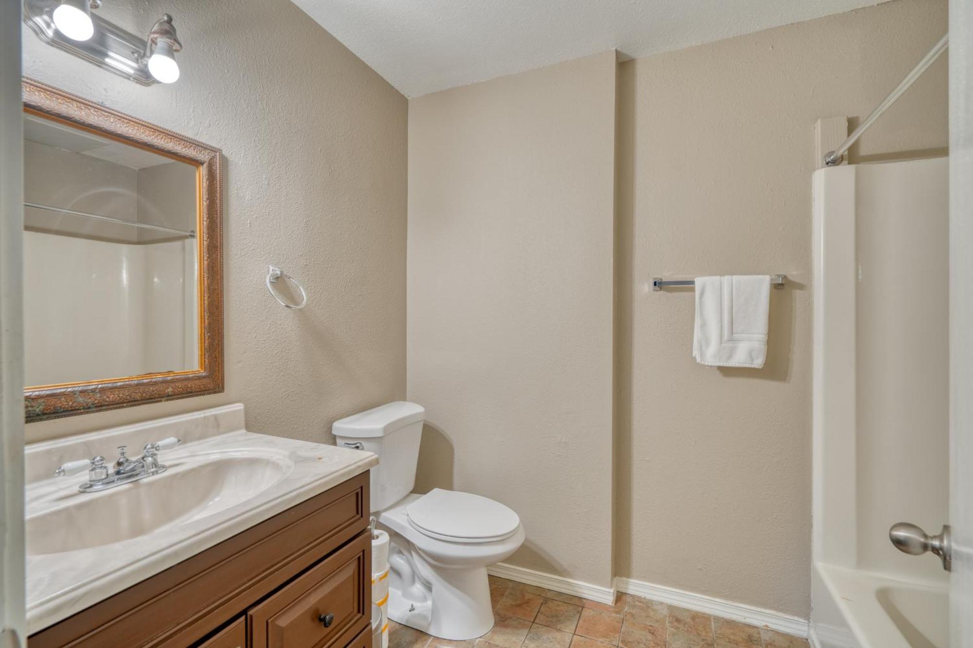 Collection - Elegant & Airy 3br 2ba In Ne *